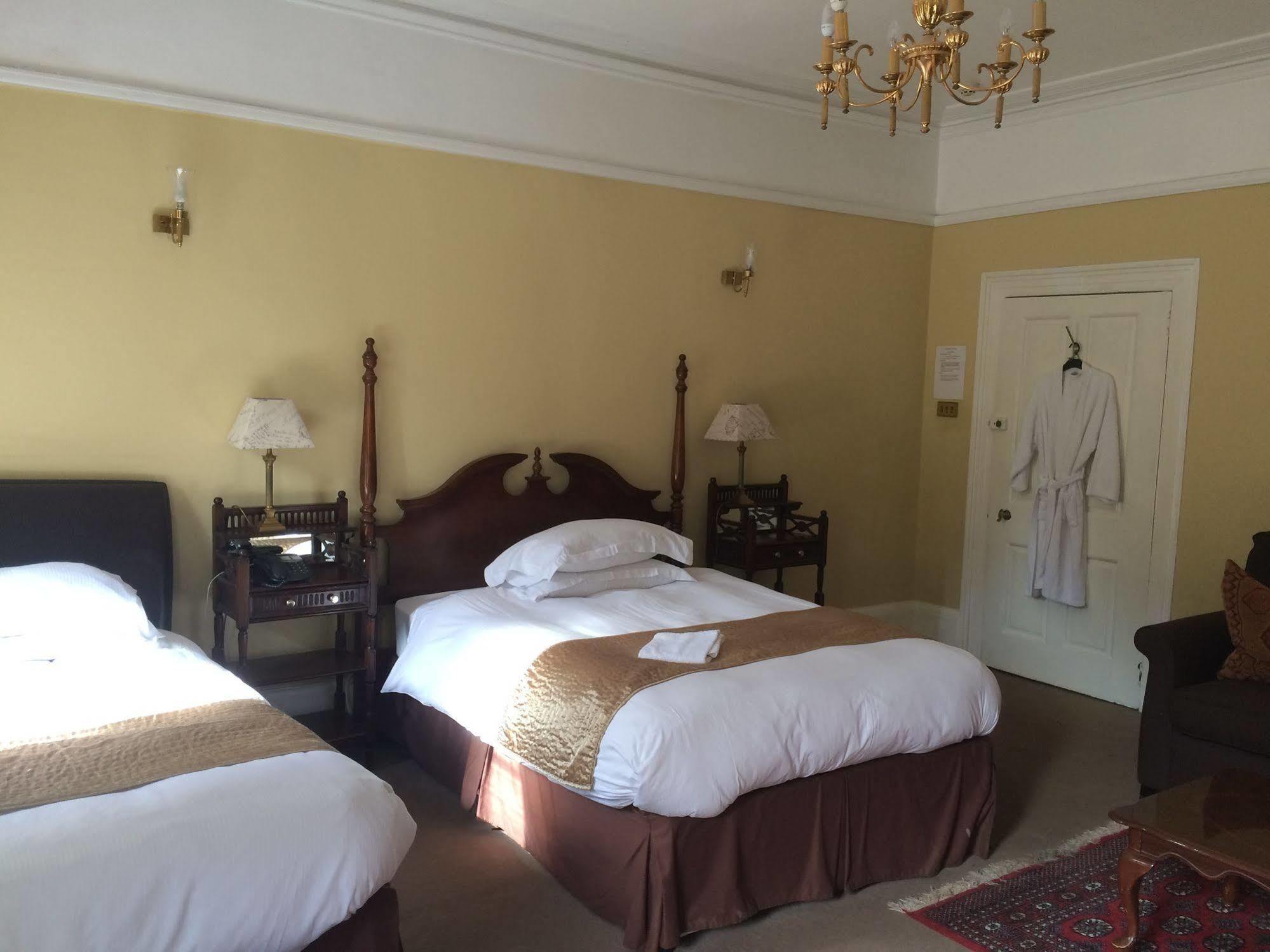 Harmondsworth Hall Guest House West Drayton  Экстерьер фото